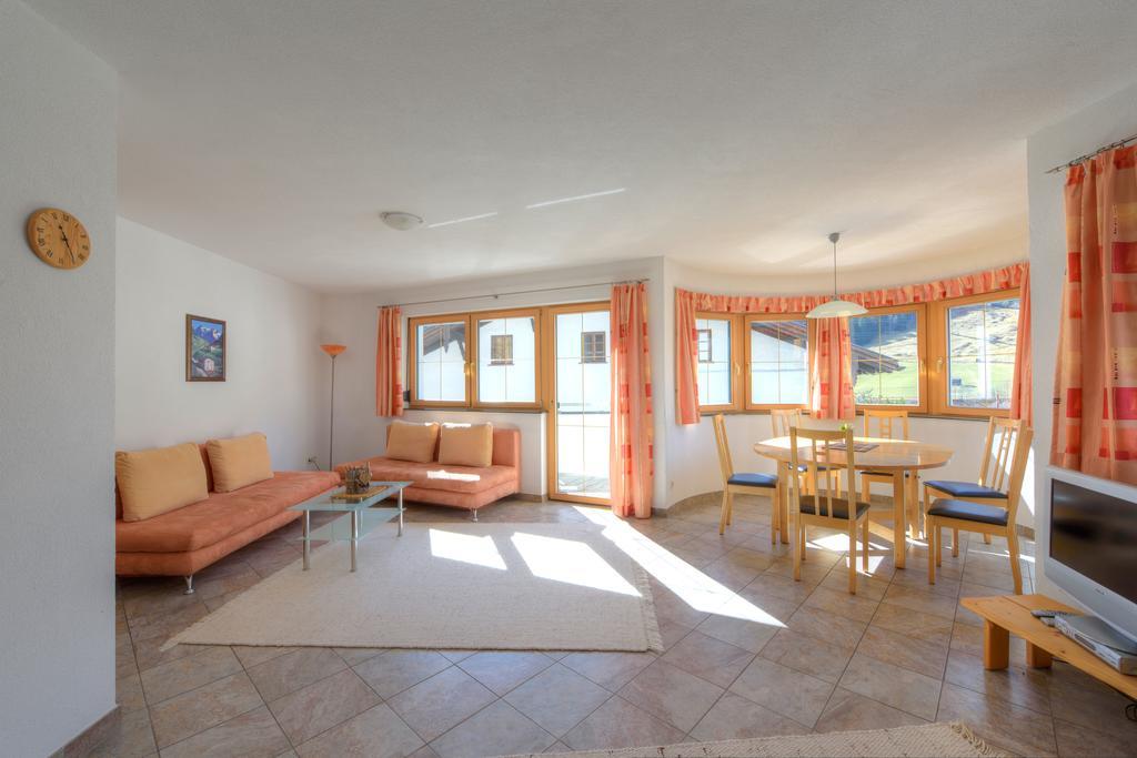 Strolz Apartment *